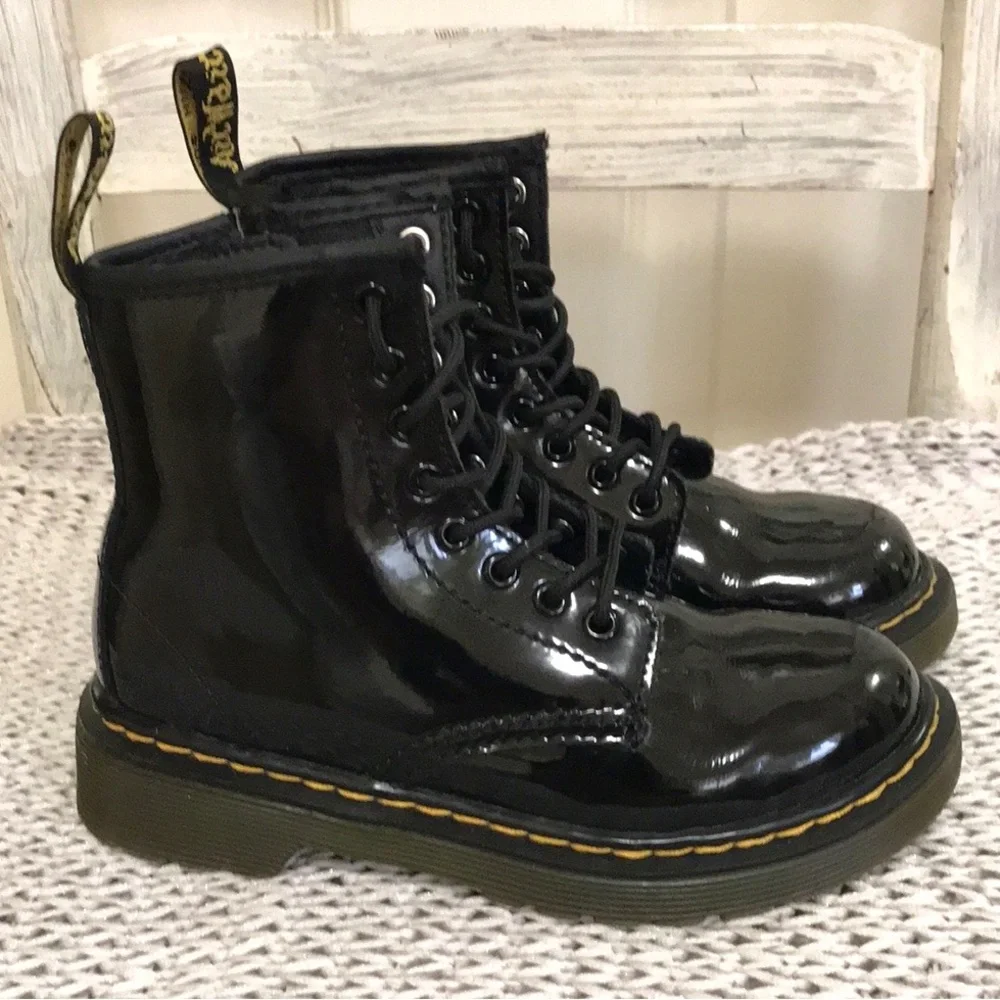 Doc Martens, the 1460 Junior Boots Black Patent